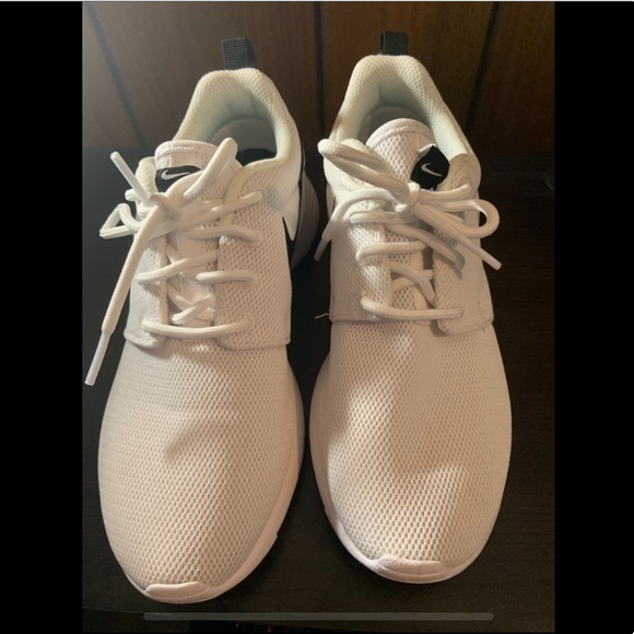 Nike Shoes - White nike shoes